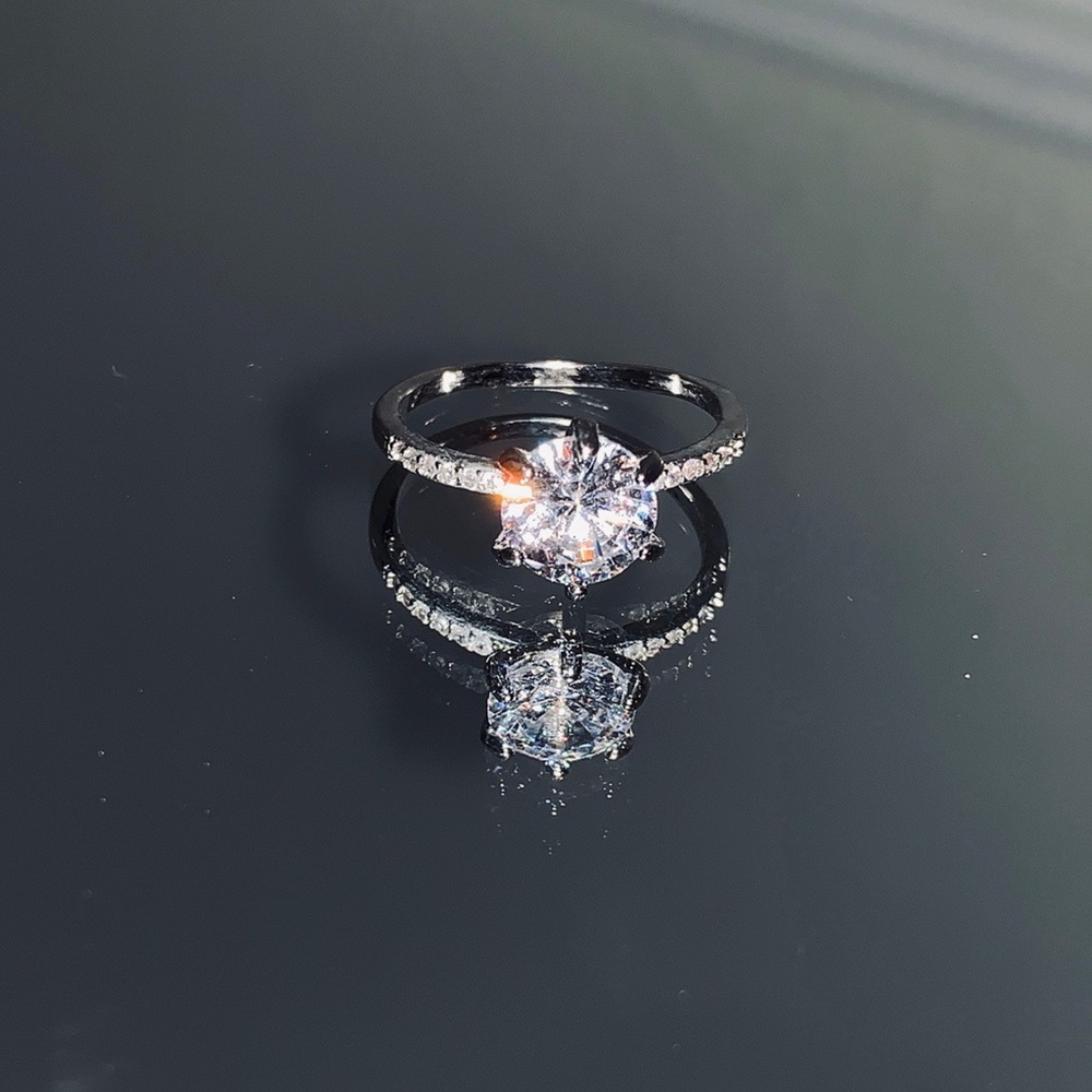 Beautiful Round Shaped Silver Ring 💍